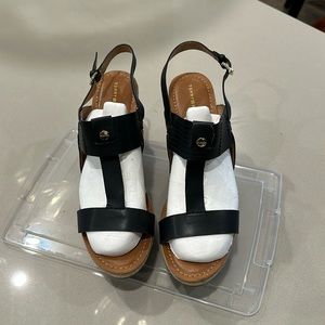 Used Women's Tommy Hilfiger Black Fiona 2 Wedge Espadrille Sandals size 10